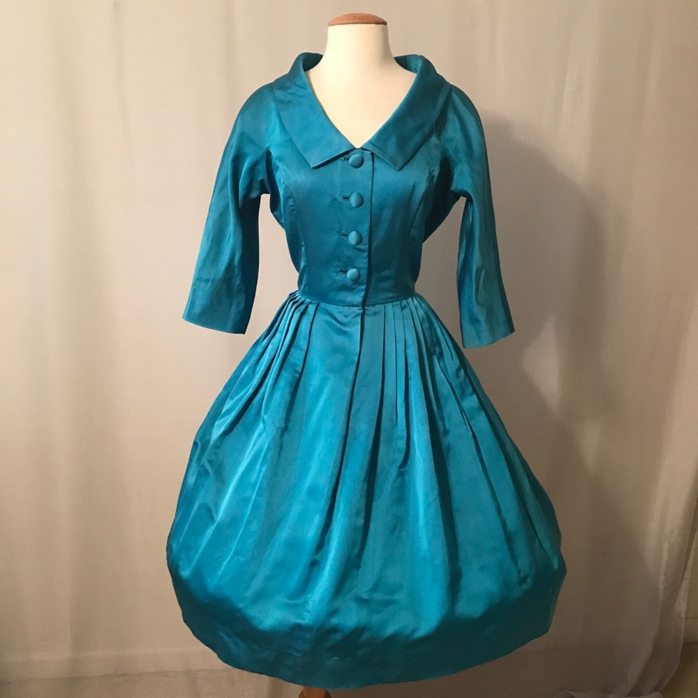 Vintage-Inspired Satin Blue Fit & Flare 👗 💙